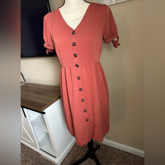 Dress - Picture 1 of 3